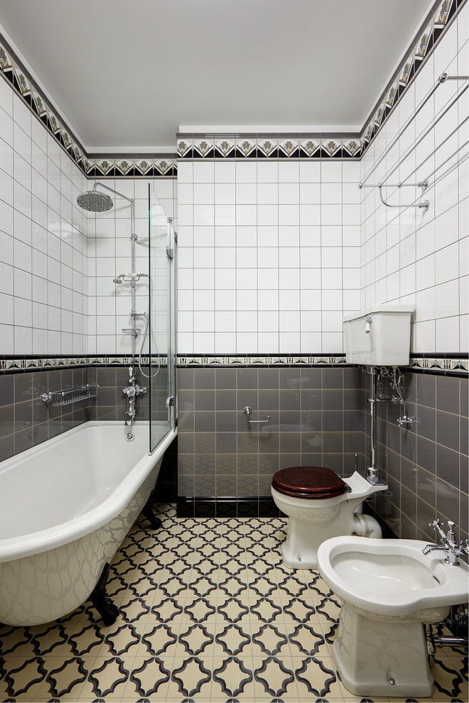 disposizione delle piastrelle nell'interno del bagno
