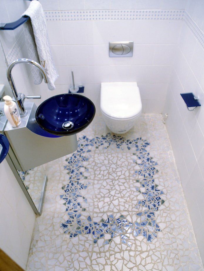 disposizione delle piastrelle nell'interno del bagno