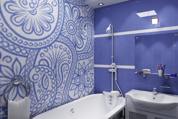 disposizione delle piastrelle con un ornamento all'interno del bagno
