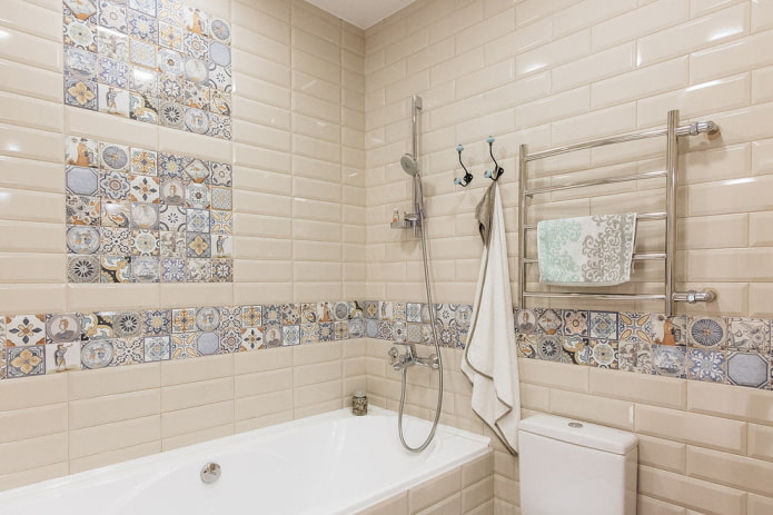 disposizione delle piastrelle nell'interno del bagno