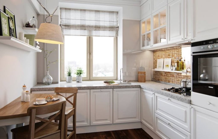 cucina sotto la finestra