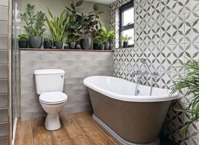 fiori in un bagno con finestra