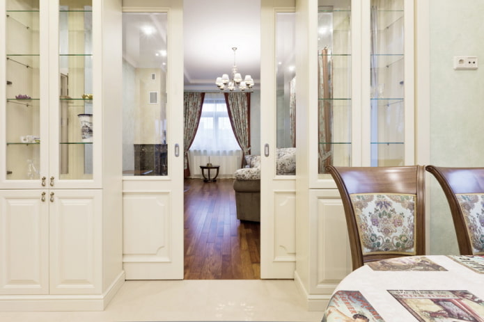 porte scorrevoli bianche all'interno