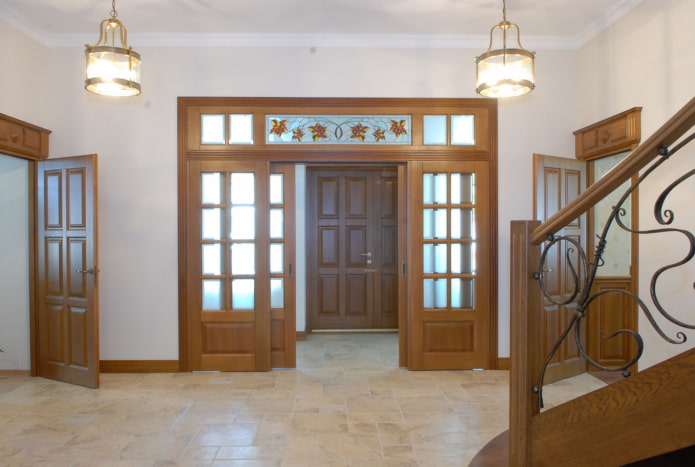 porte scorrevoli con traversa all'interno