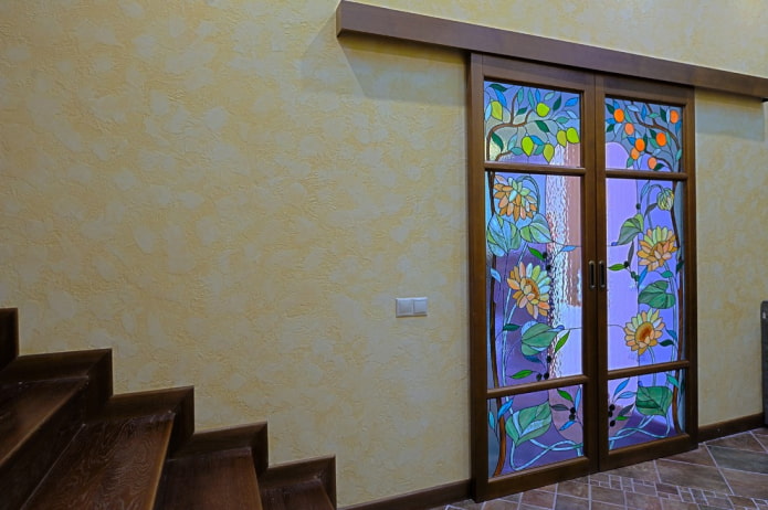 porte scorrevoli in vetro colorato all'interno