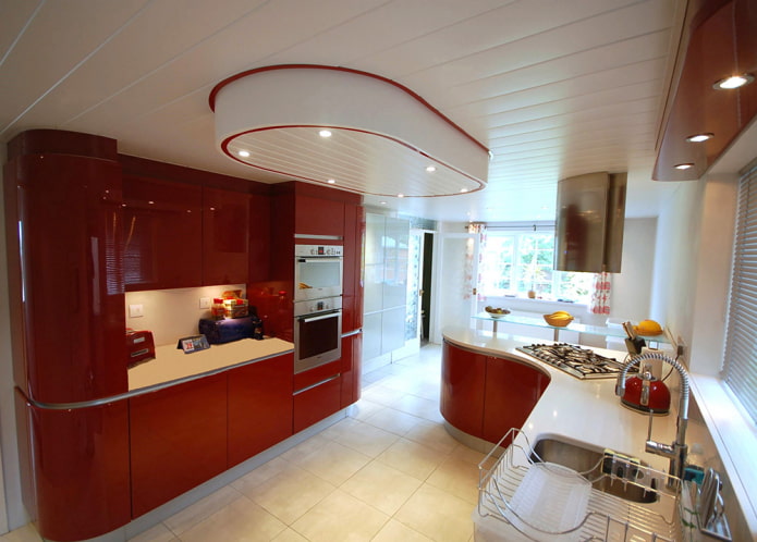 soffitto a doghe nell'interno della cucina