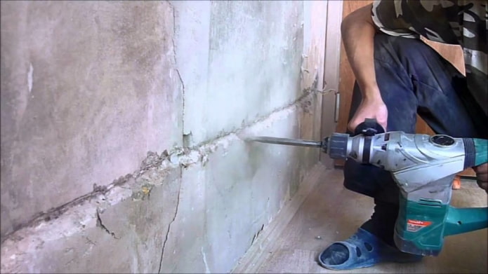 Scanalature a macchina con un trapano a percussione