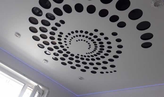 soffitto teso intagliato bianco