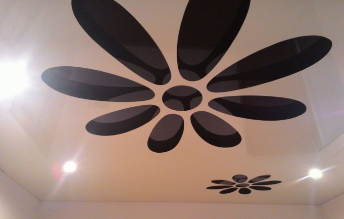 tessuto elasticizzato con perforazione a forma di fiori
