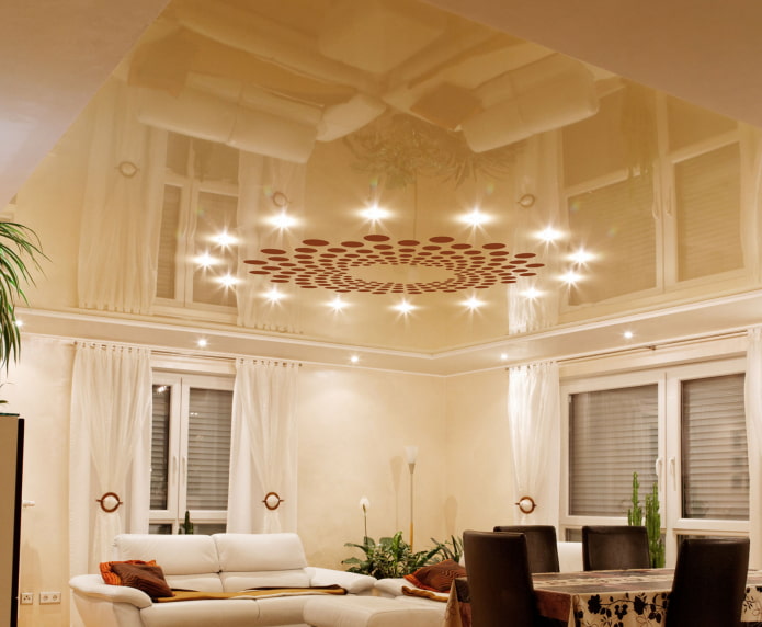 soffitto teso intagliato nel soggiorno