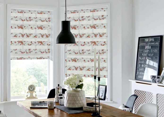 decorazione della finestra con tende alla romana