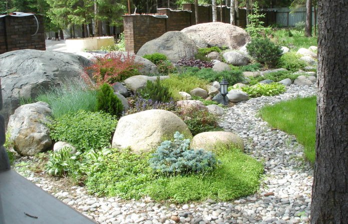 Giardino roccioso in stile inglese