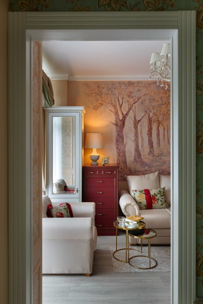 alberi sul muro
