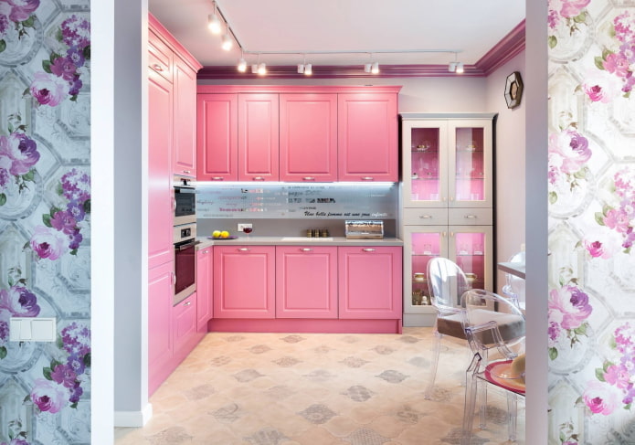 decorazione della cucina nei toni del rosa
