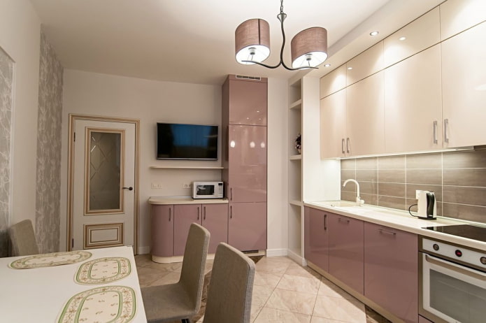 interno della cucina nei toni del beige e del rosa