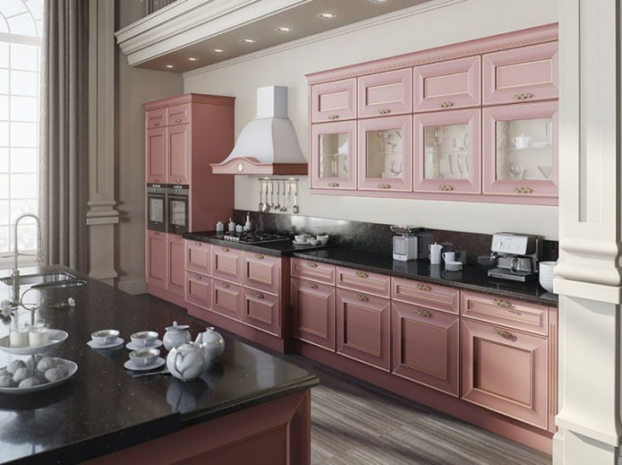 interno cucina rosa in stile classico