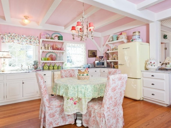 interno cucina rosa in stile shabby chic