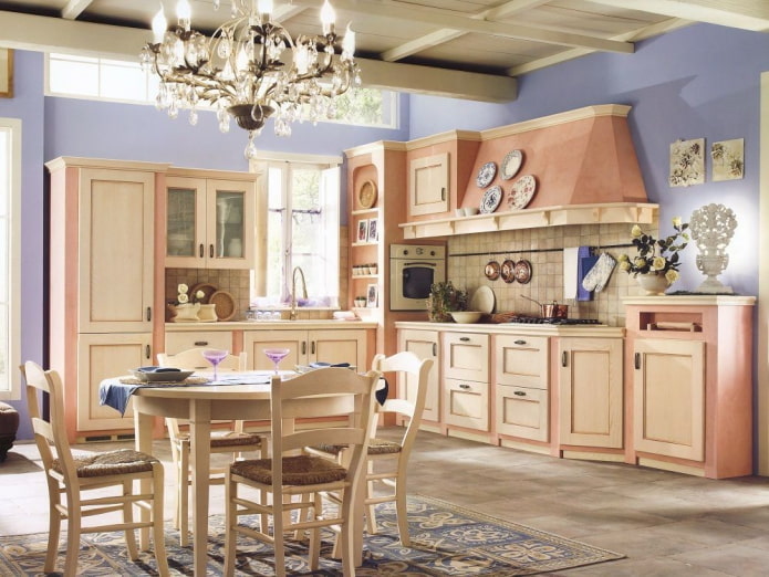 interno cucina rosa in Stile provenzale
