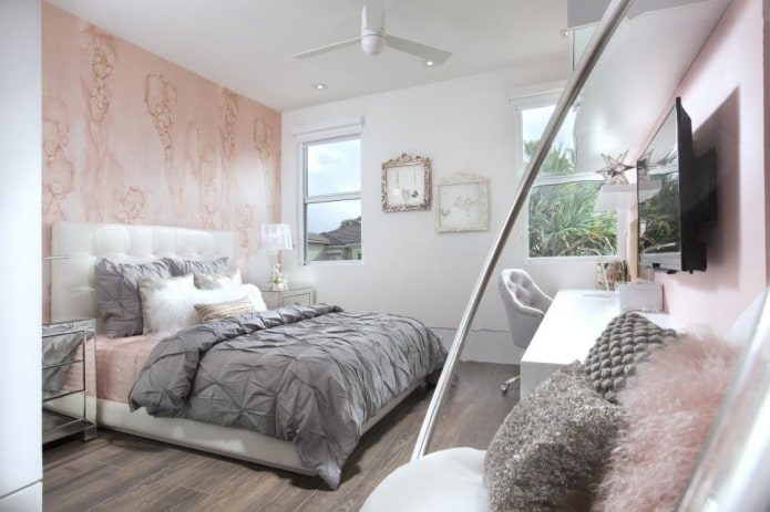 Interni camera da letto grigio-rosa
