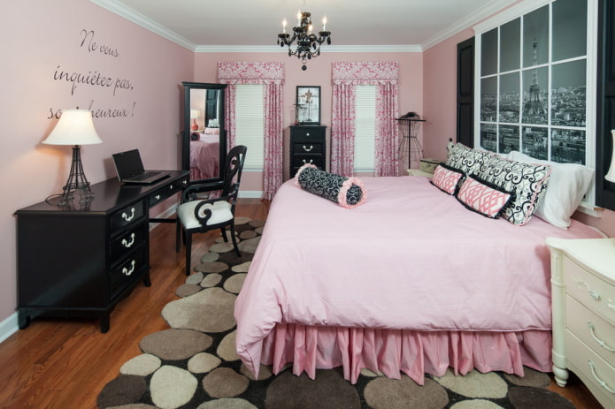 interno camera da letto nera e rosa