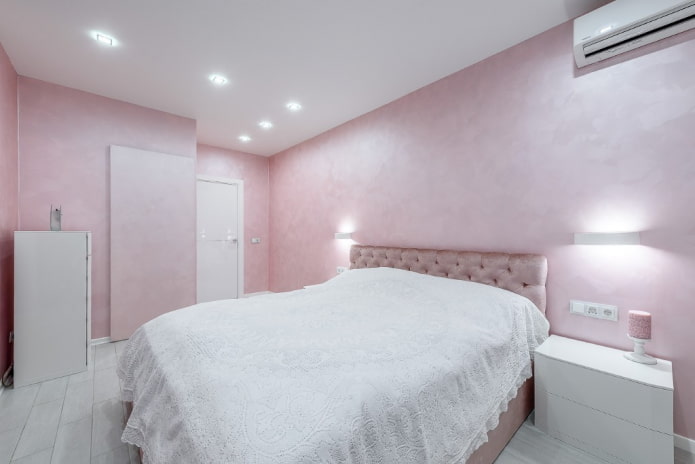 decorazione della camera da letto nei toni del rosa
