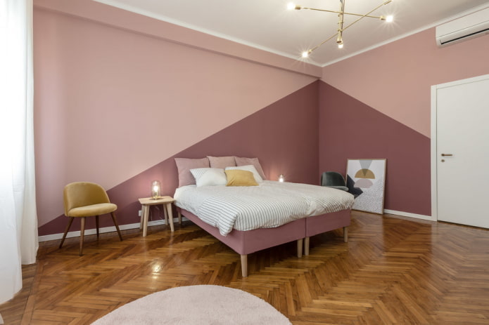 decorazione della camera da letto nei toni del rosa