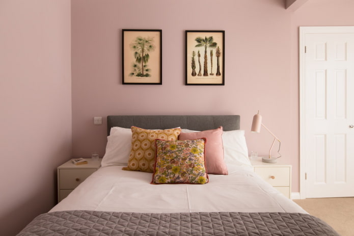 arredamento interno della camera da letto nei toni del rosa