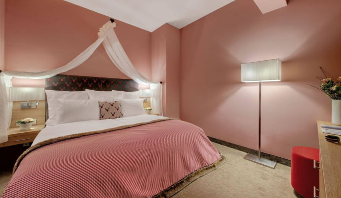 illuminazione dell'interno della camera da letto nei toni del rosa
