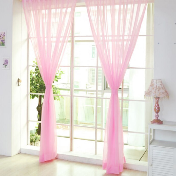 tulle alla finestra