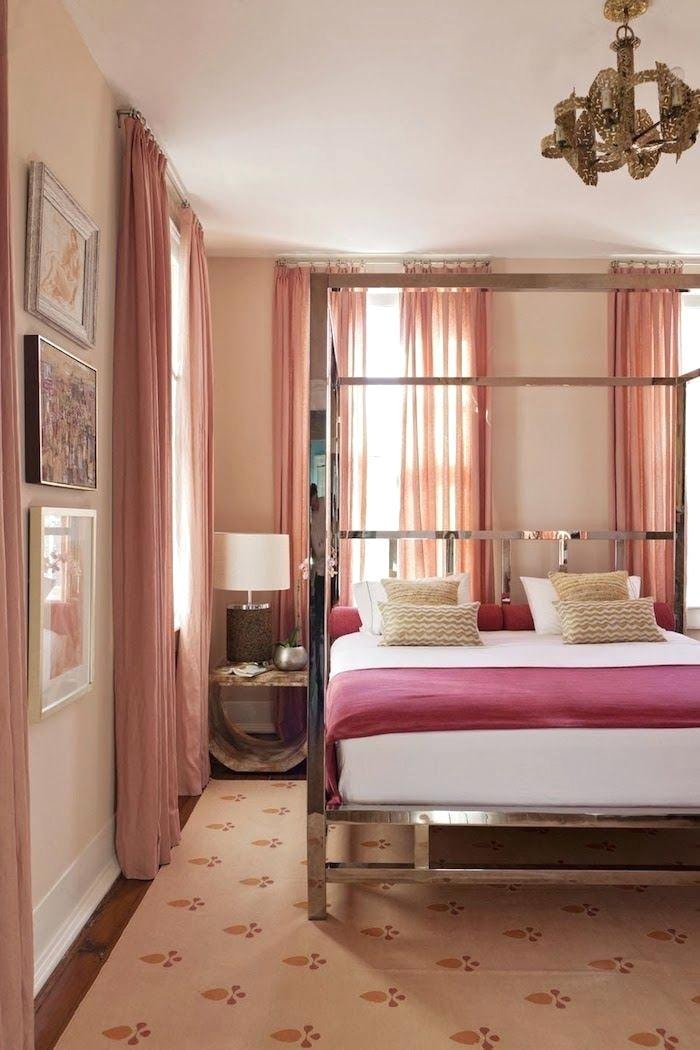 tende rosa in camera da letto