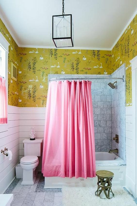 tende rosa in bagno