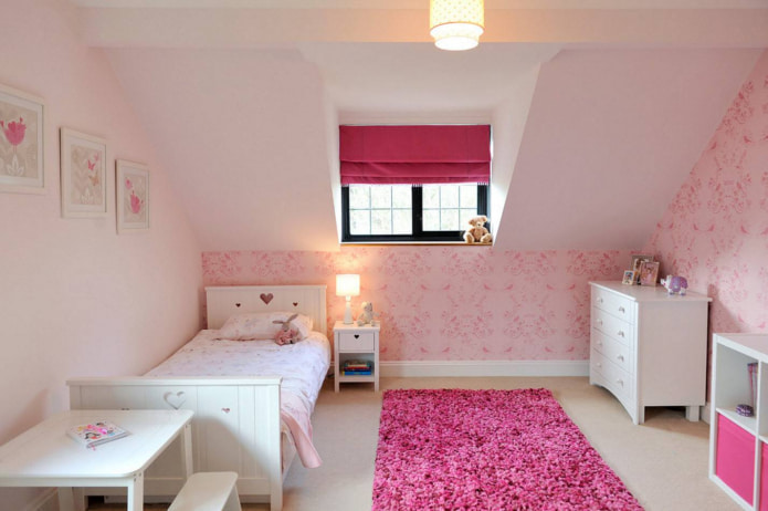 tenda romana rosa e tappeto rosa