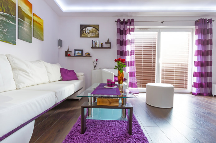 tende rosa e viola nell'ingresso