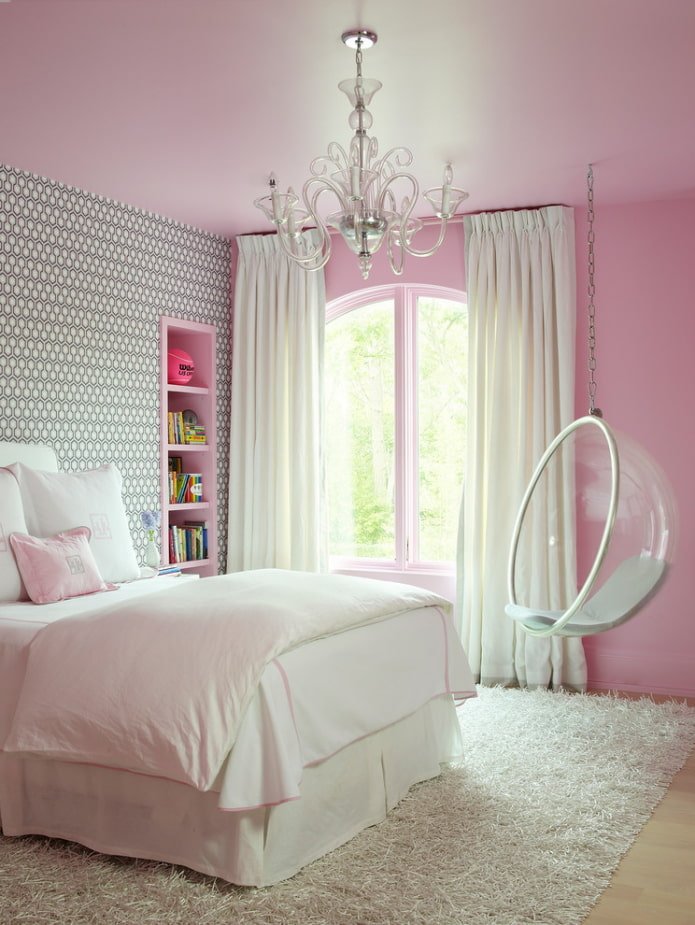 soffitto rosa pallido all'interno