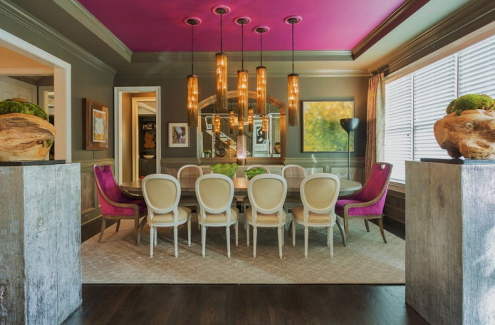 soffitto fucsia all'interno