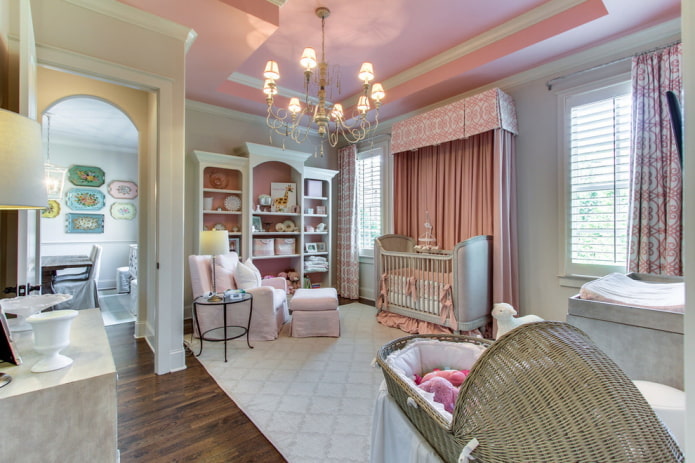 rivestimento del soffitto rosa nella cameretta dei bambini