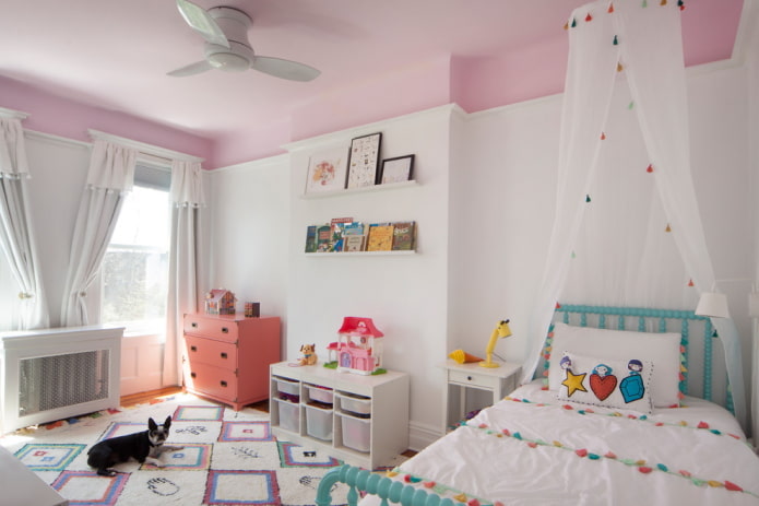 soffitto dipinto di rosa