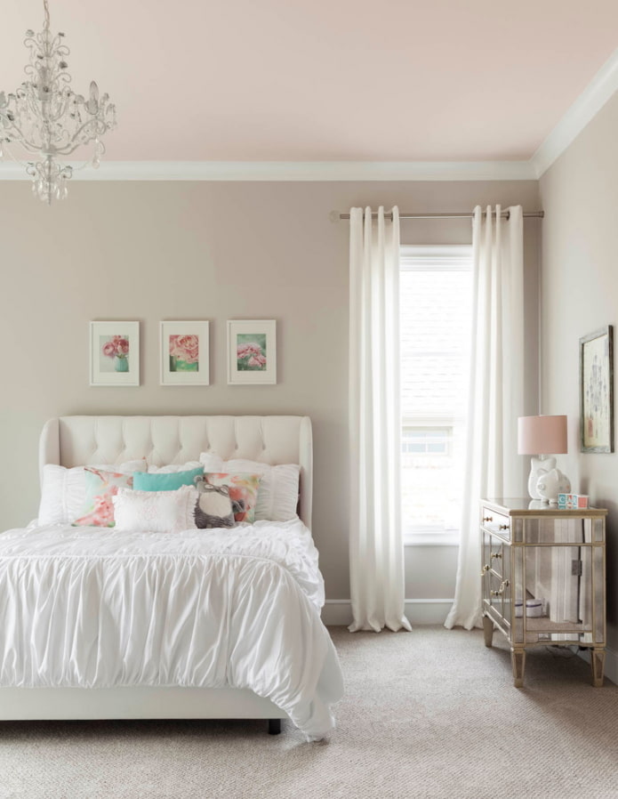 soffitto rosa pallido all'interno