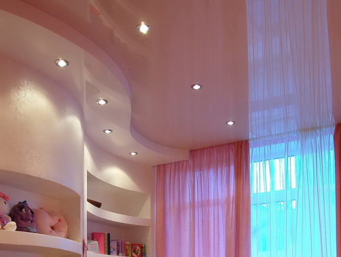 struttura del soffitto rosa a due livelli