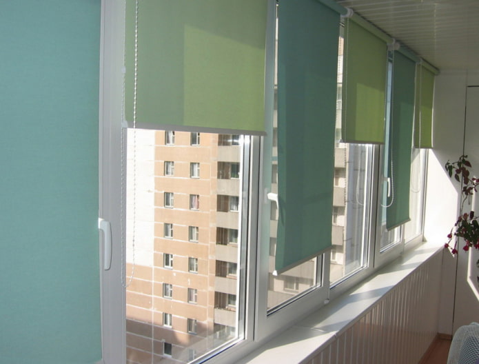 tende a rullo a soffitto per logge