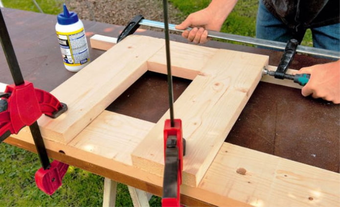 assemblaggio di un telaio in legno