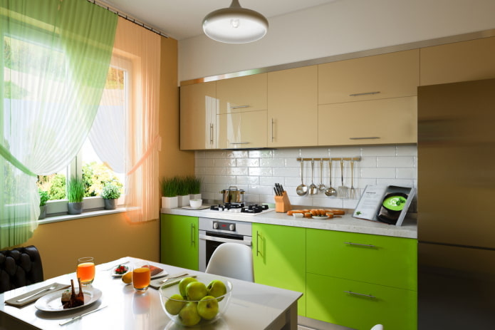 interno della cucina nei toni del beige e del verde chiaro