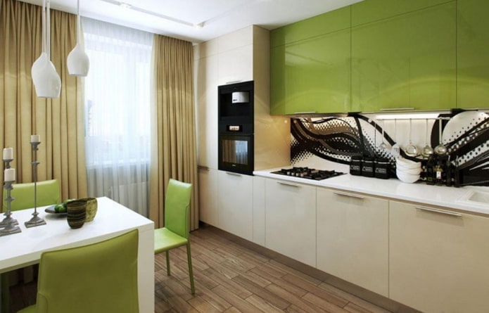 interno della cucina nei toni del beige e del verde chiaro