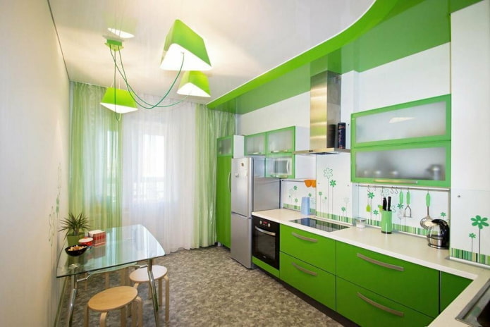 tende all'interno della cucina nei toni del verde chiaro