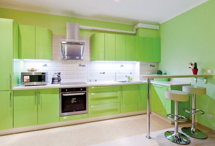 decorazione della cucina nei toni dell'insalata