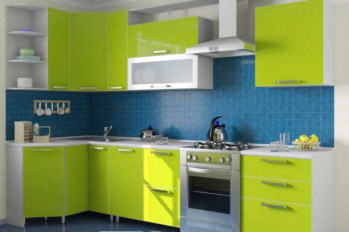 interno della cucina nei toni del blu-verde