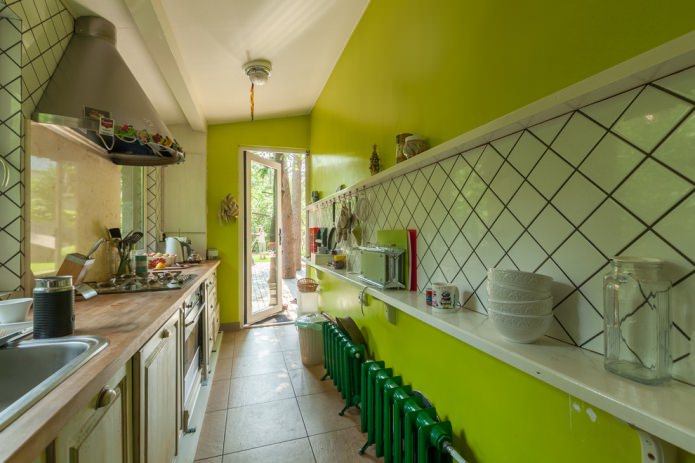 parete verde insalata in cucina