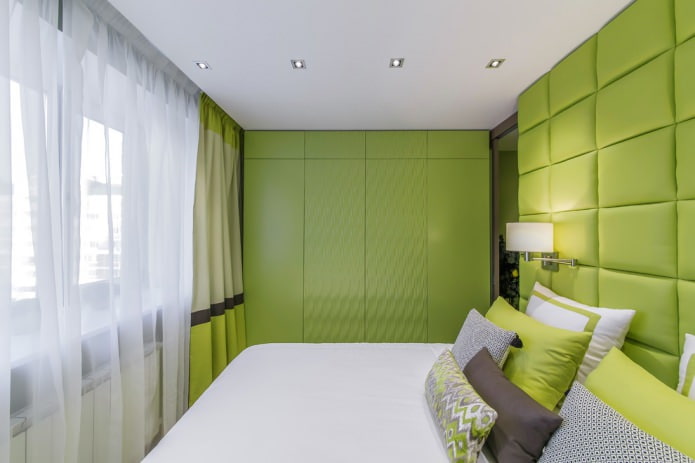 Camera da letto moderna nei toni del verde chiaro