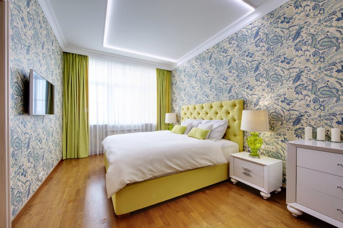 letto e tende nei toni del verde chiaro
