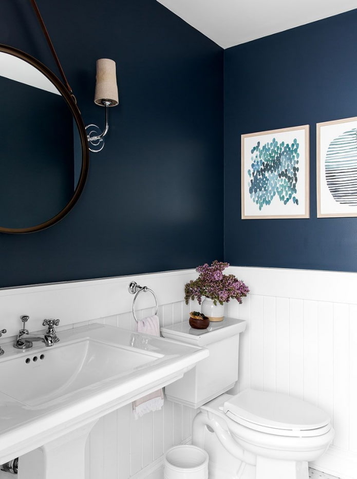 Bagno dipinto di blu